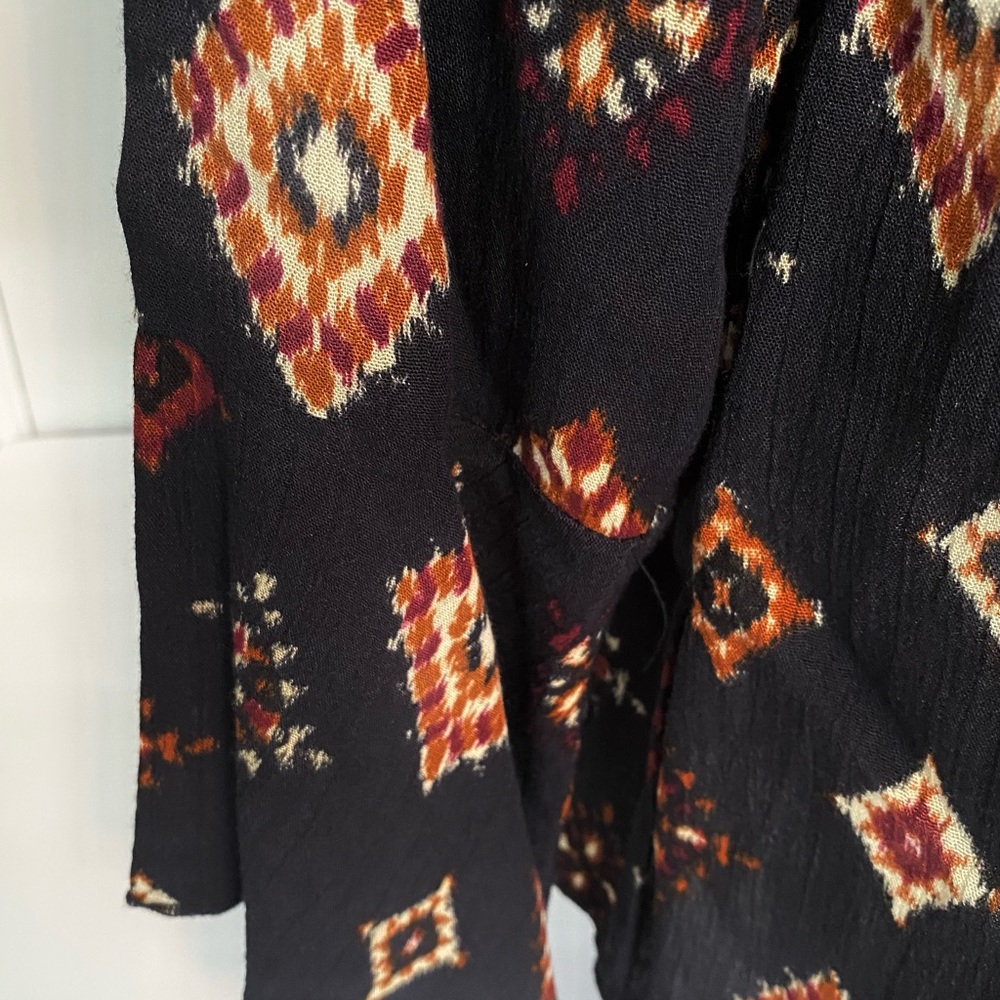 Signature Studio Boho Long Sleeve Ruffled V Neck Black Tribal Pattern Shirt Sz S - Picture 5 of 9